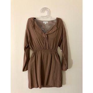 Simple brown mini dress with long sleeves 👜